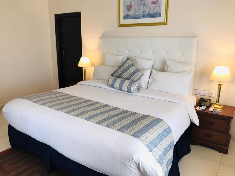 Beach Luxury Hotel Karachi Eksteriør bilde